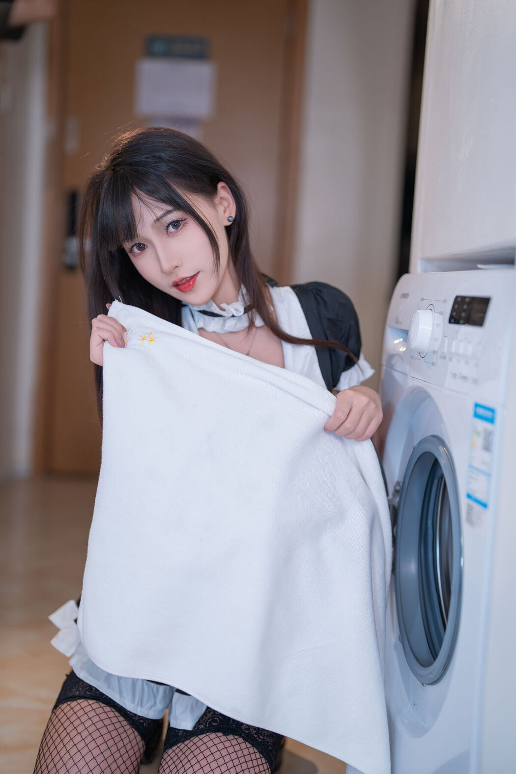 YiTuYu艺图语 Vol.7675 Ai Chi Dan Gao De Xiao Yin