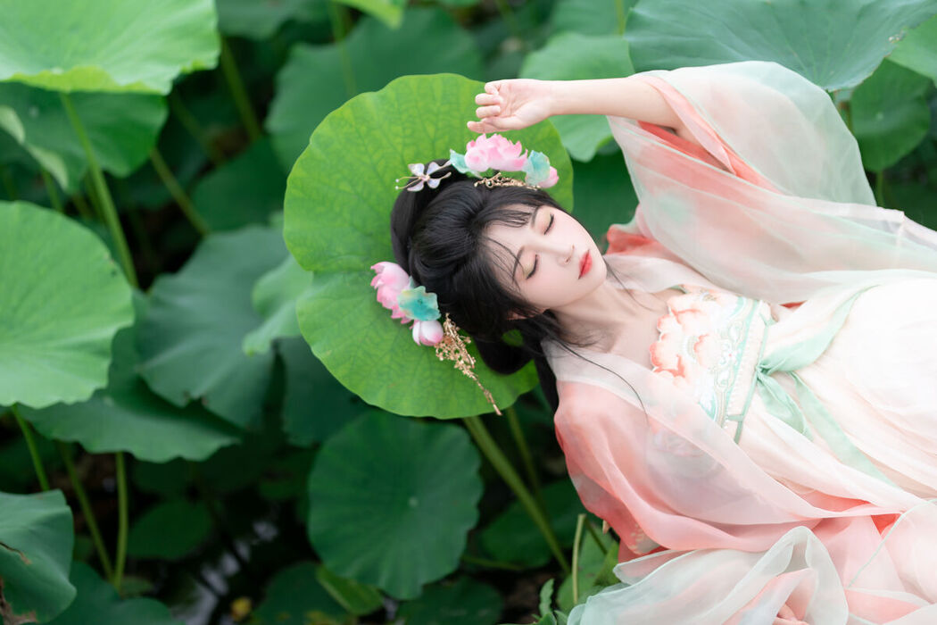 YiTuYu艺图语 Vol.7685 Qi Luo Sheng De Xiao Su Su