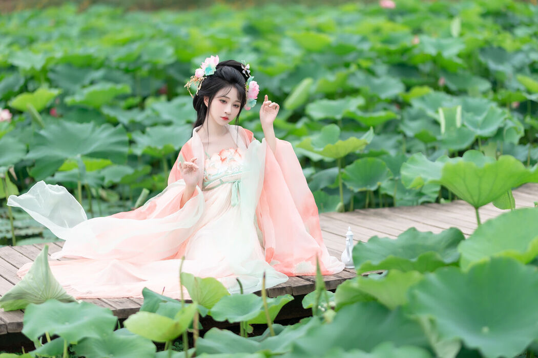 YiTuYu艺图语 Vol.7685 Qi Luo Sheng De Xiao Su Su