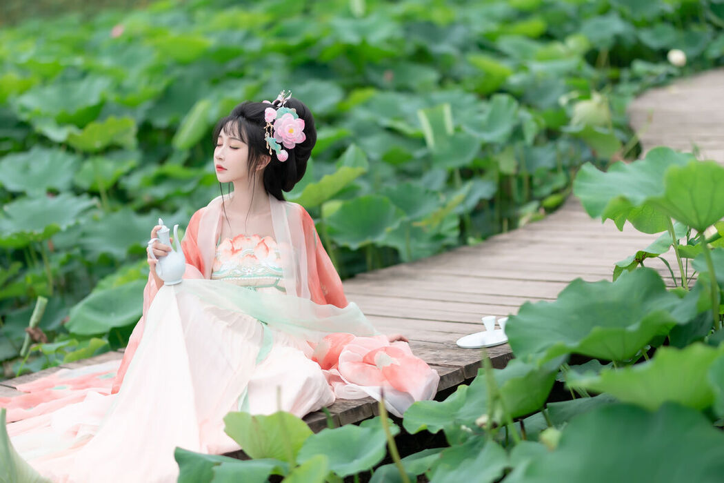 YiTuYu艺图语 Vol.7685 Qi Luo Sheng De Xiao Su Su