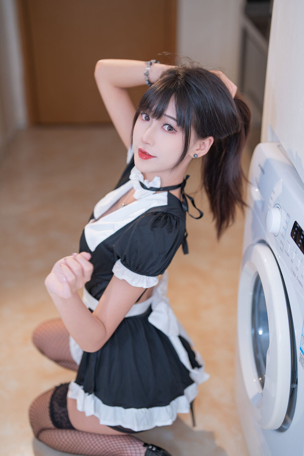 YiTuYu艺图语 Vol.7675 Ai Chi Dan Gao De Xiao Yin