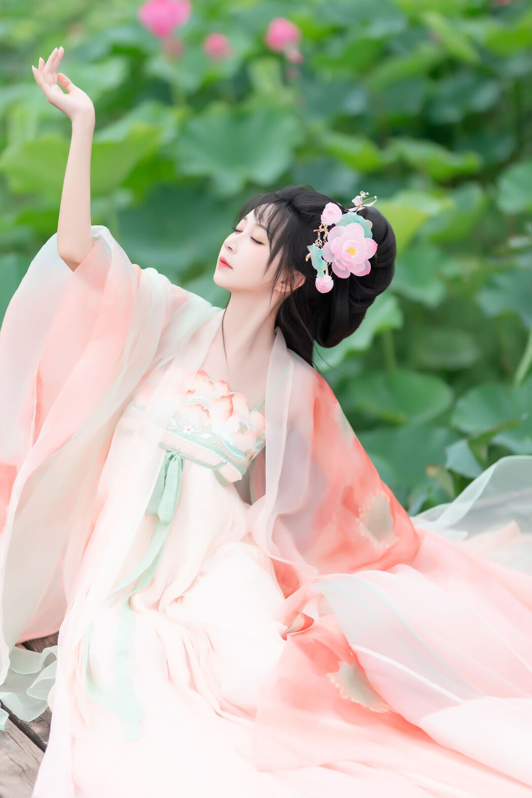 YiTuYu艺图语 Vol.7685 Qi Luo Sheng De Xiao Su Su