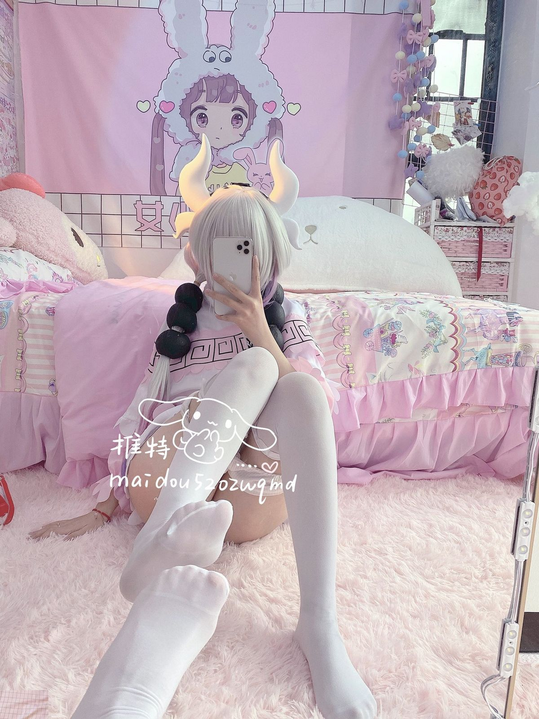Coser@麦兜小可爱 – 与金主爸爸啪啪 Part1 (75P – 40V)