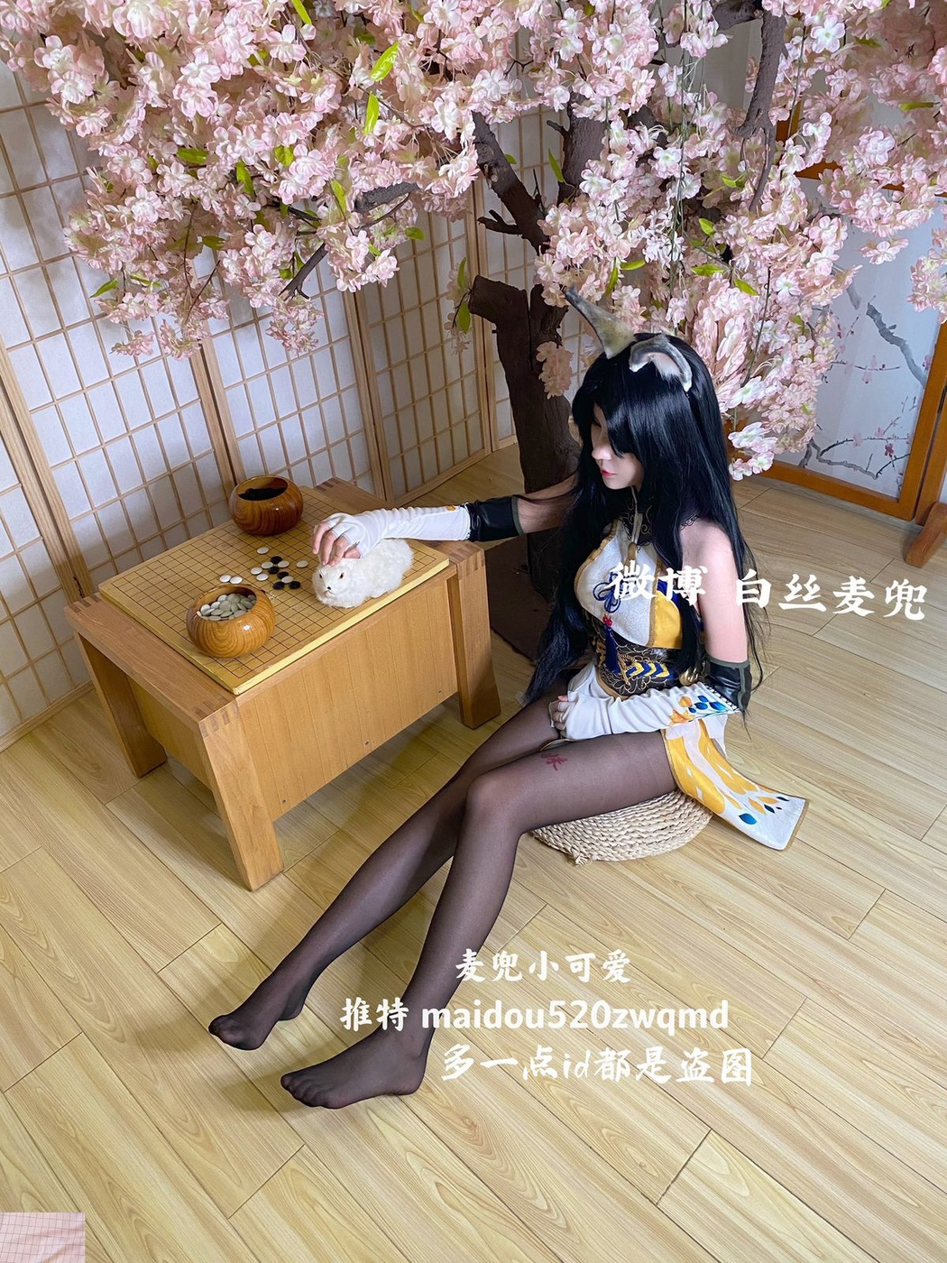 Coser@麦兜小可爱 – 与金主爸爸啪啪 Part1 (75P – 40V)