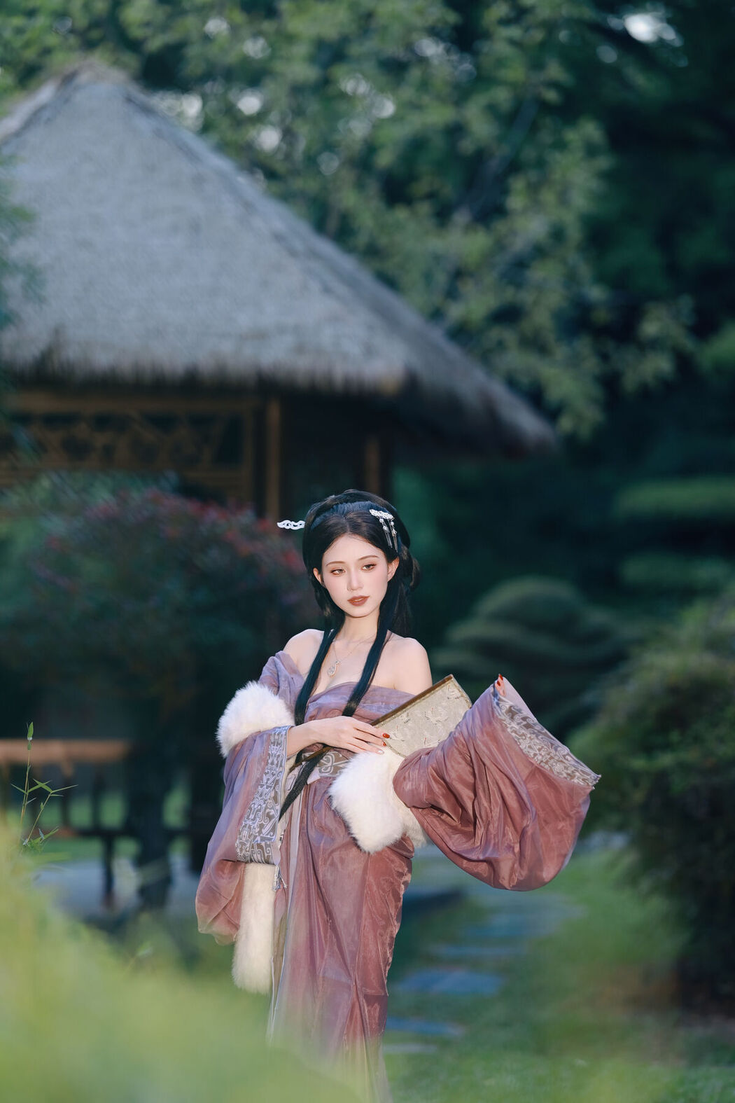 YiTuYu艺图语 Vol.7880 Liu Liu