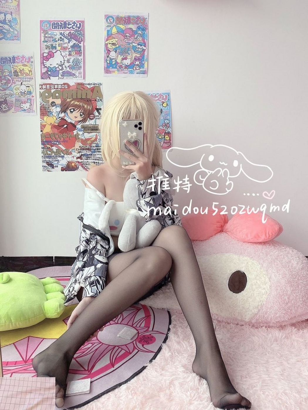 Coser@麦兜小可爱 – 与金主爸爸啪啪 Part1 (75P – 40V)
