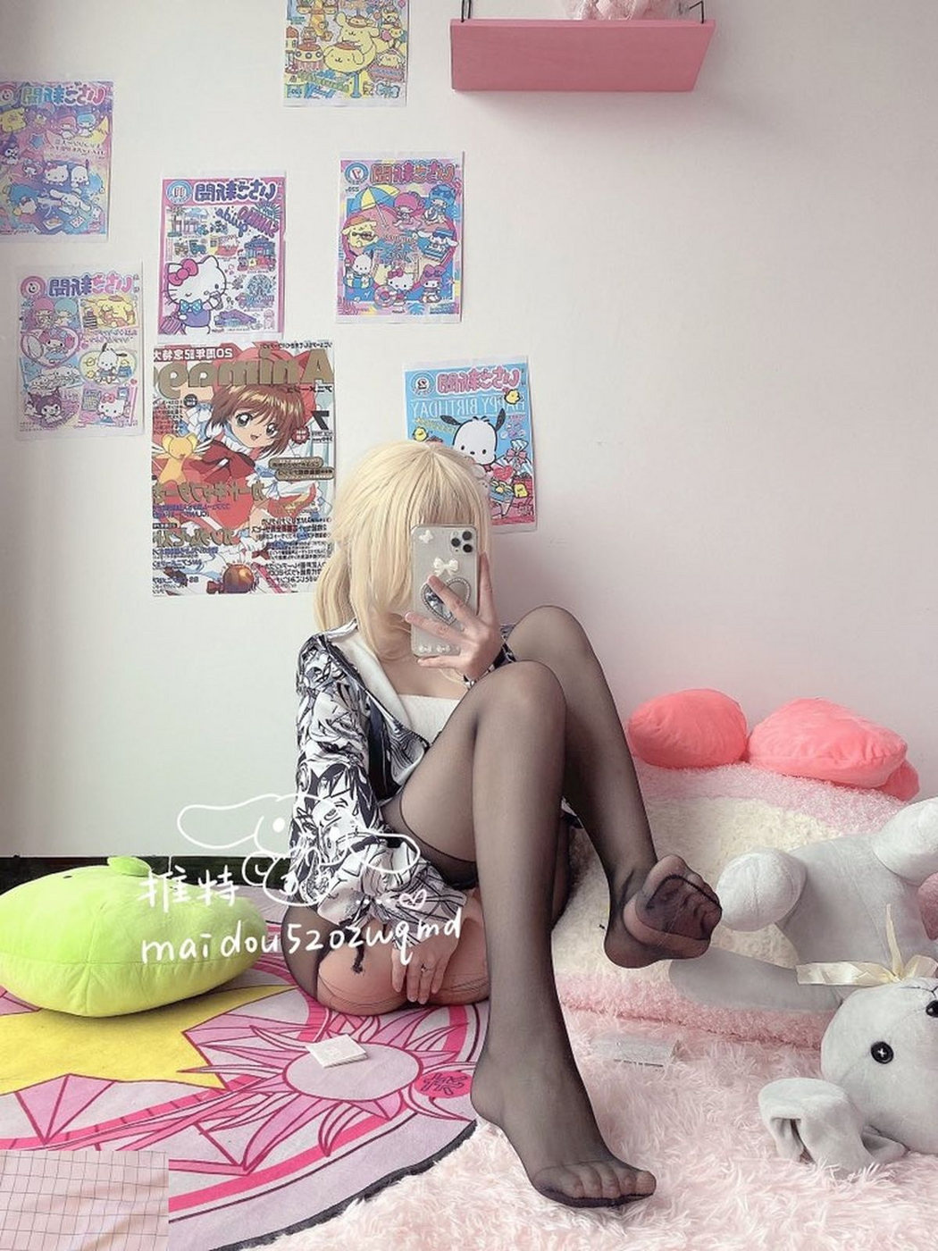 Coser@麦兜小可爱 – 与金主爸爸啪啪 Part1 (75P – 40V)