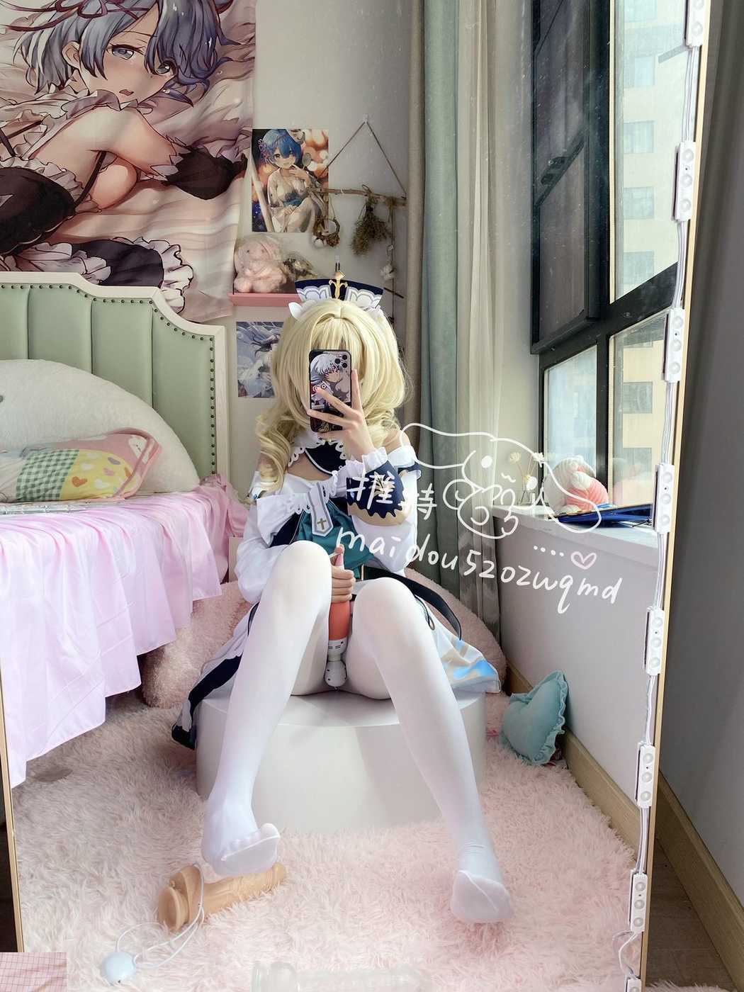 Coser@麦兜小可爱 – 与金主爸爸啪啪 Part1 (75P – 40V)