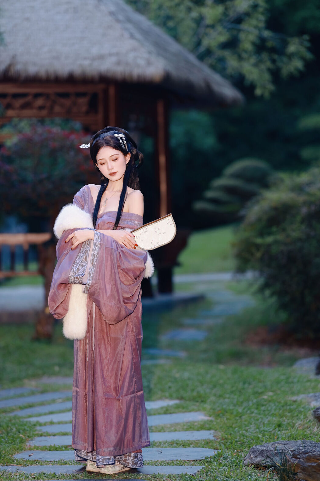 YiTuYu艺图语 Vol.7880 Liu Liu