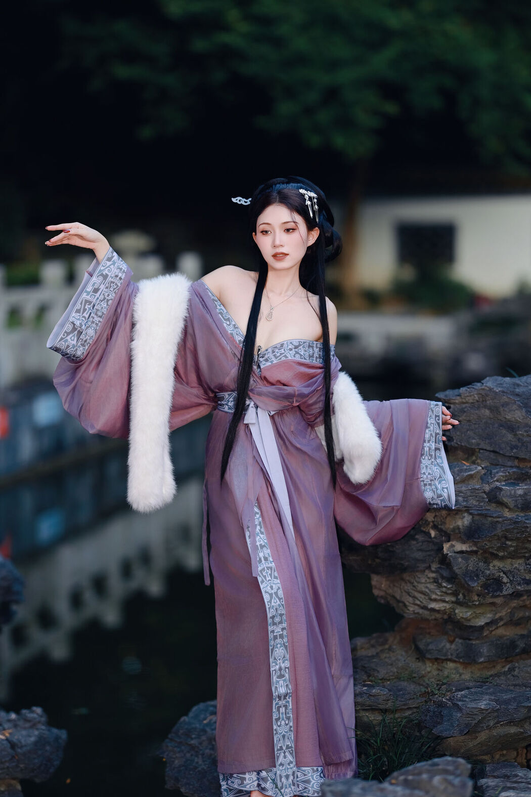 YiTuYu艺图语 Vol.7880 Liu Liu