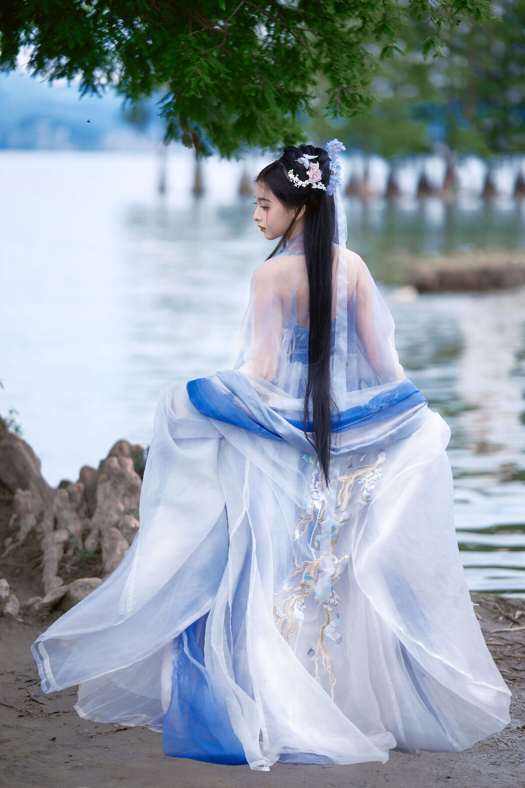 YiTuYu艺图语 Vol.8010 Xing Xing Xiong