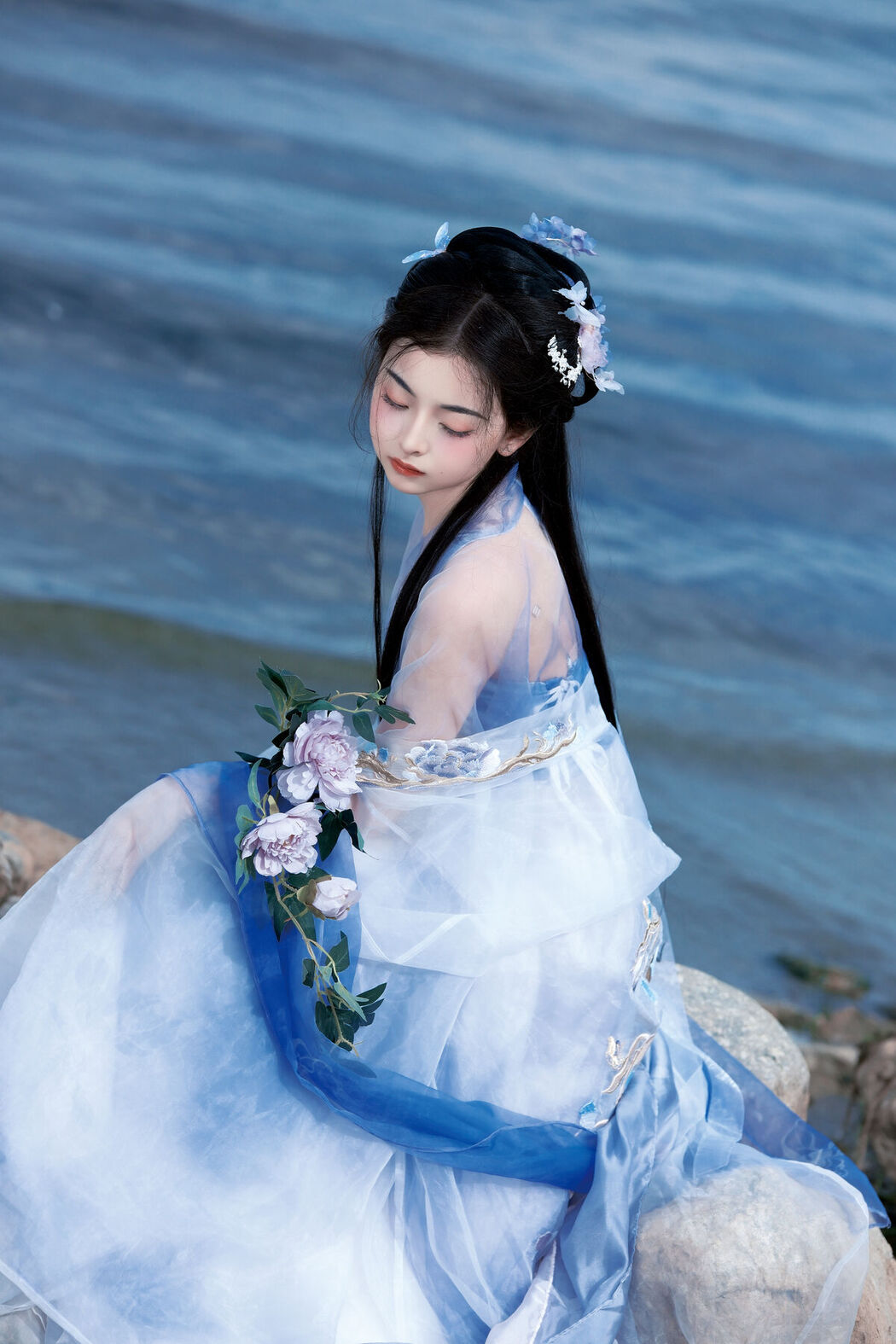 YiTuYu艺图语 Vol.8010 Xing Xing Xiong