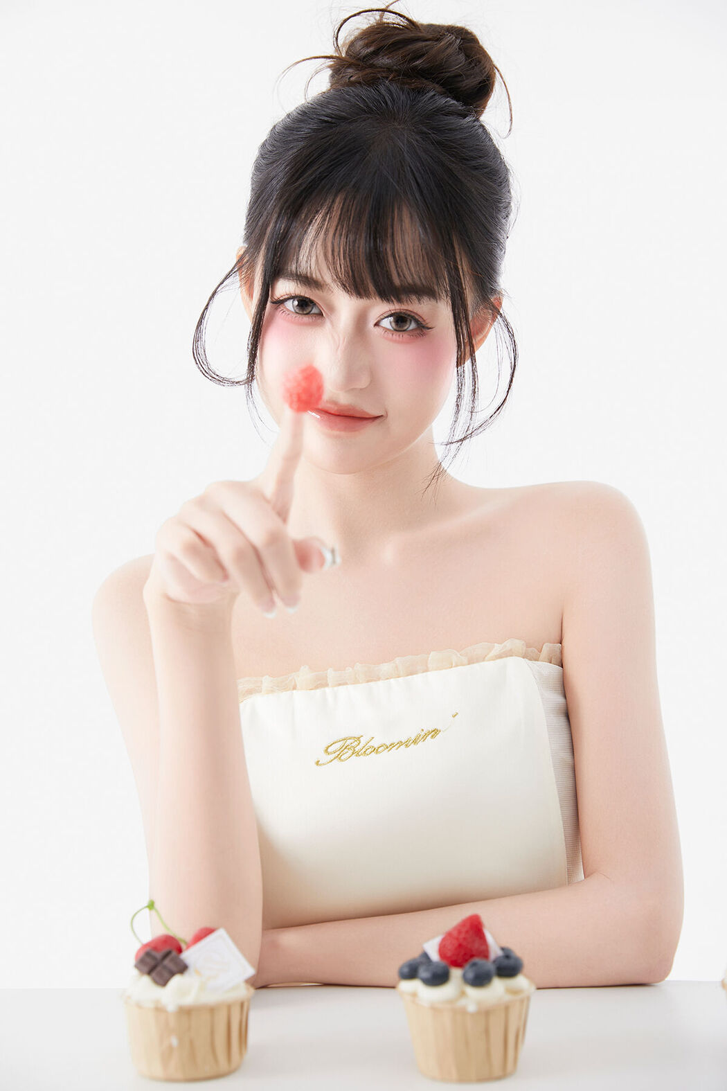 YiTuYu艺图语 Vol.7930 Bo Luo Bao Cover Photo