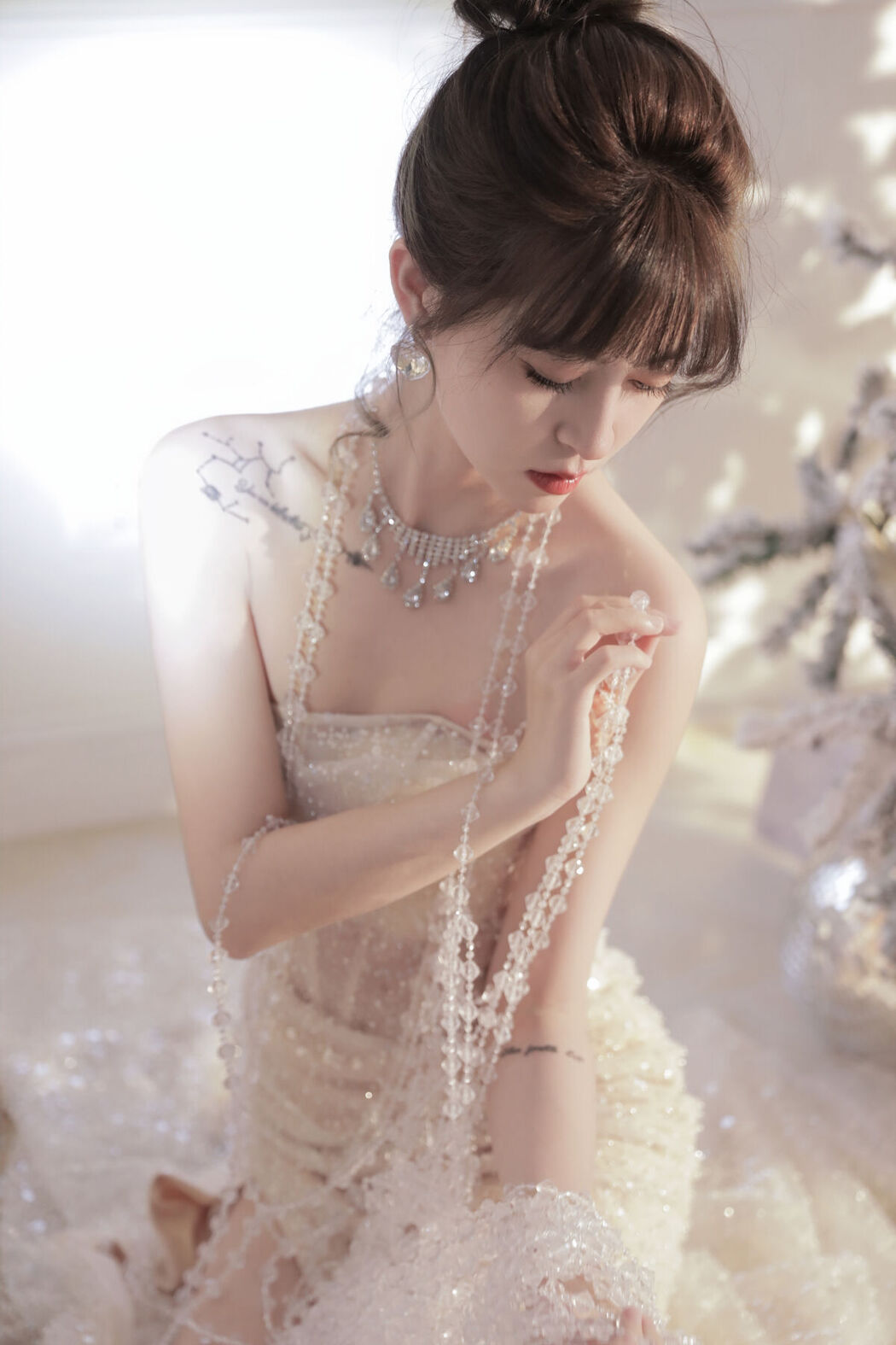 YiTuYu艺图语 Vol.7964 Yi Xuan