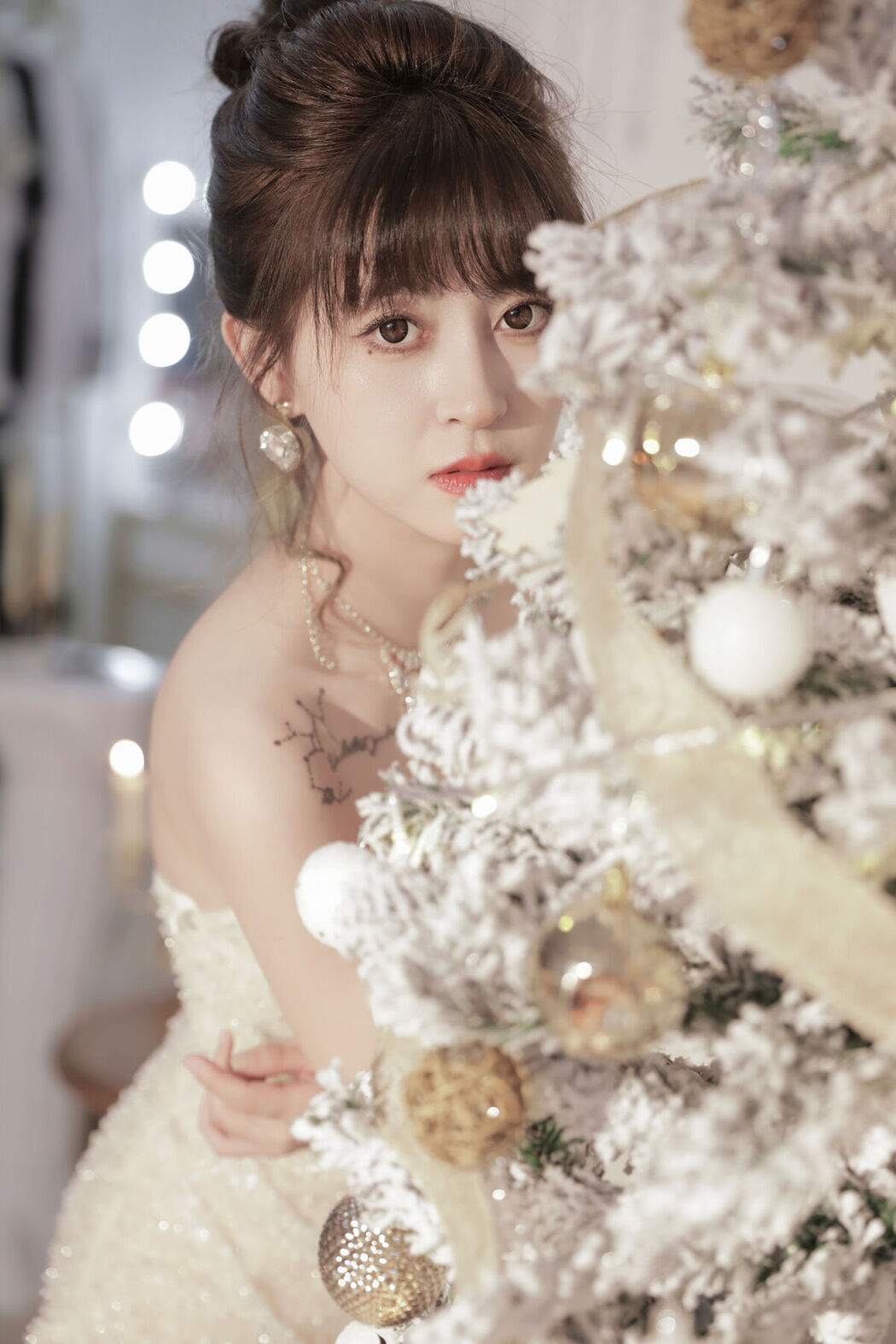 YiTuYu艺图语 Vol.7964 Yi Xuan