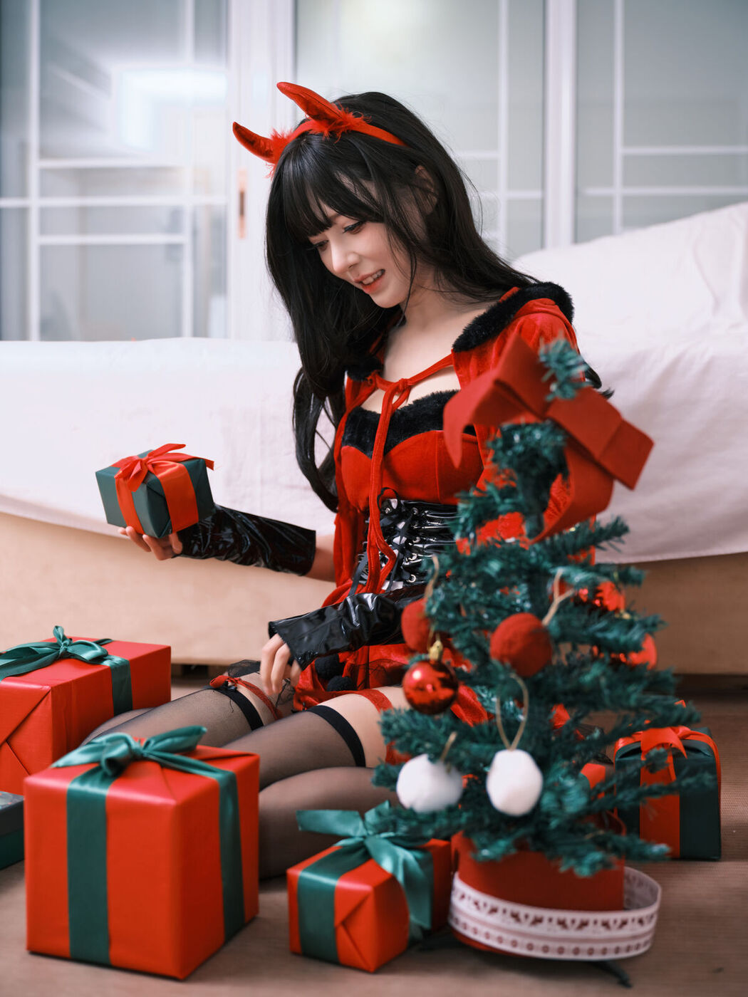 YiTuYu艺图语 Vol.8024 Xia Shu You Ren Zhang