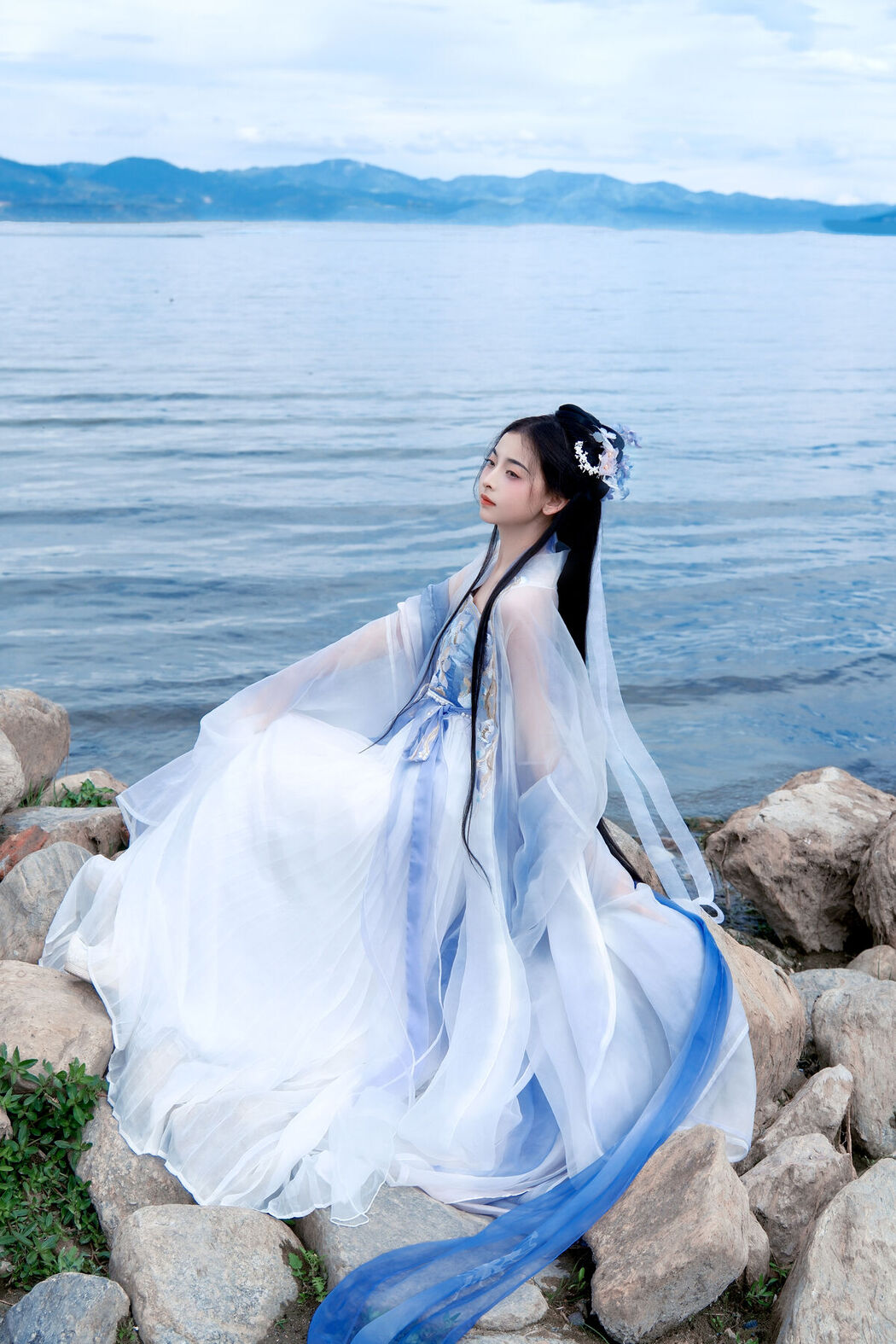 YiTuYu艺图语 Vol.8010 Xing Xing Xiong