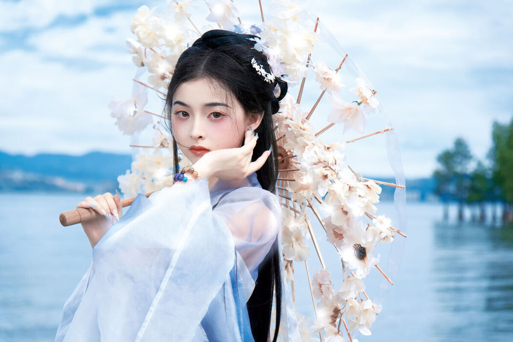 YiTuYu艺图语 Vol.8010 Xing Xing Xiong
