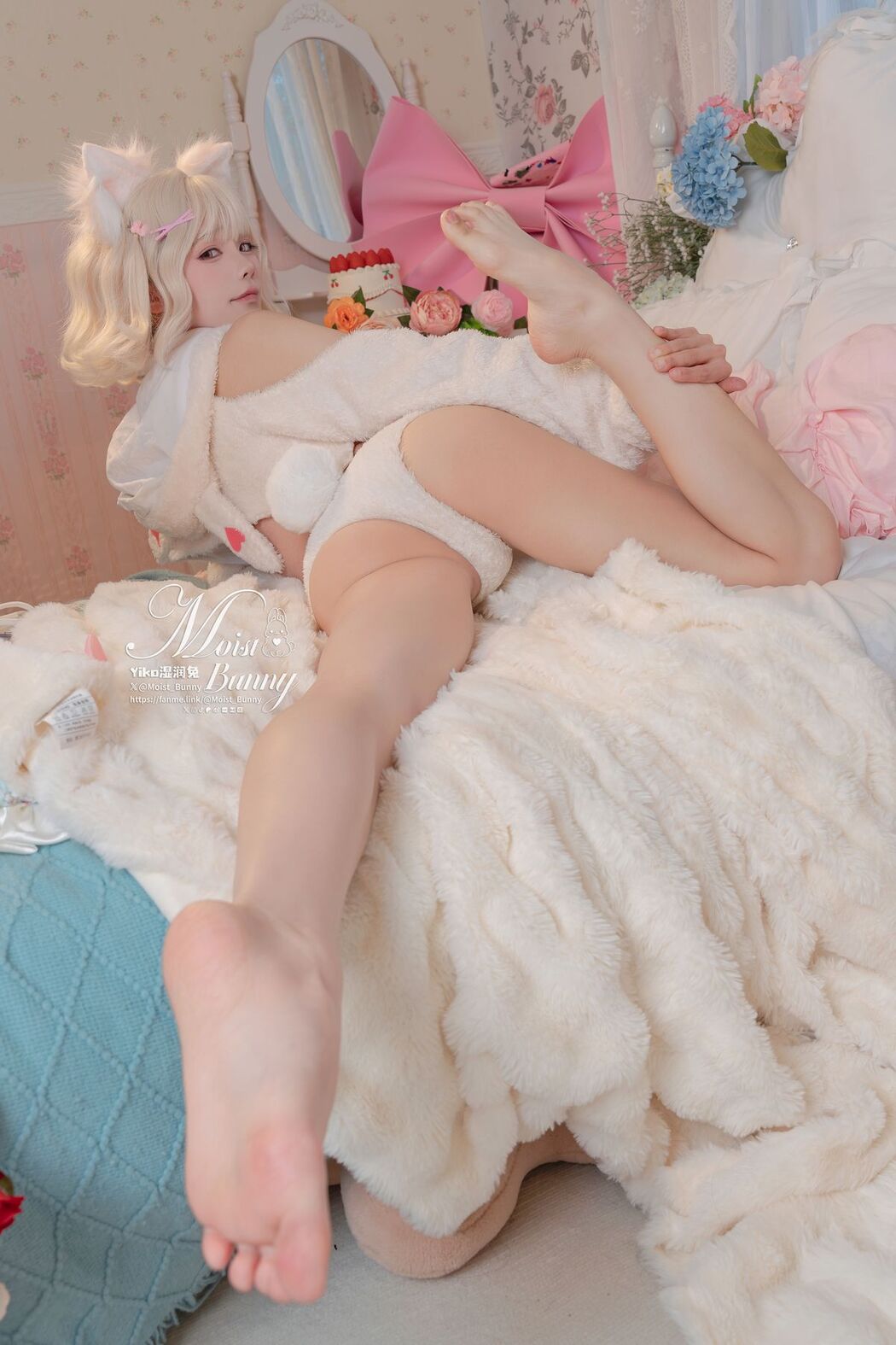 Coser@黏黏团子兔 – 02月作品『他的猫』 (76P – 1V)