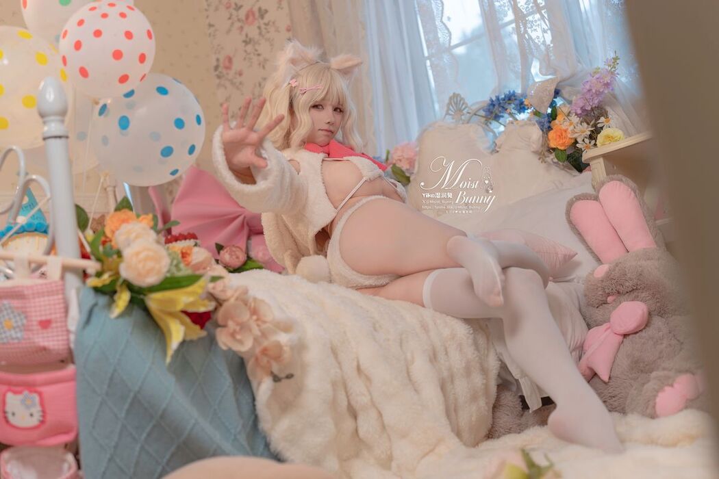 Coser@黏黏团子兔 – 02月作品『他的猫』 (76P – 1V)