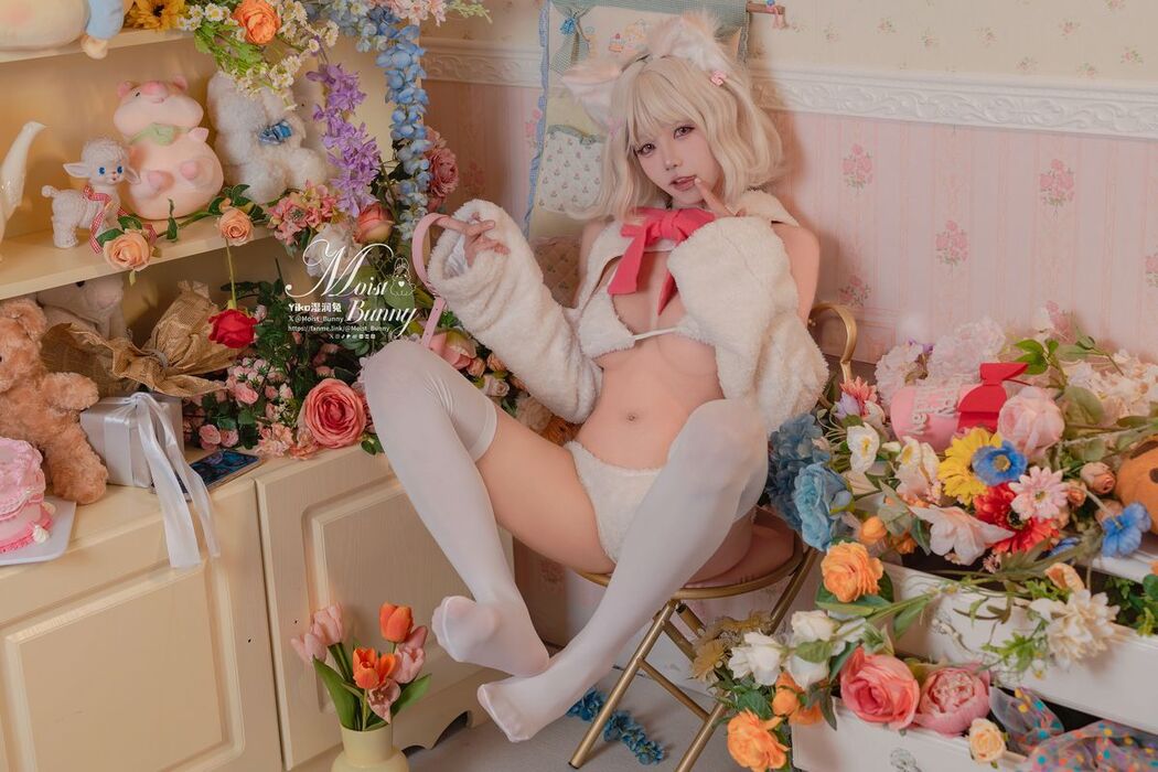 Coser@黏黏团子兔 – 02月作品『他的猫』 (76P – 1V)