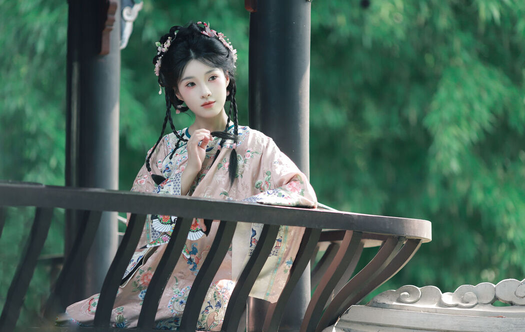 YiTuYu艺图语 Vol.8097 秋子梨 (22P)