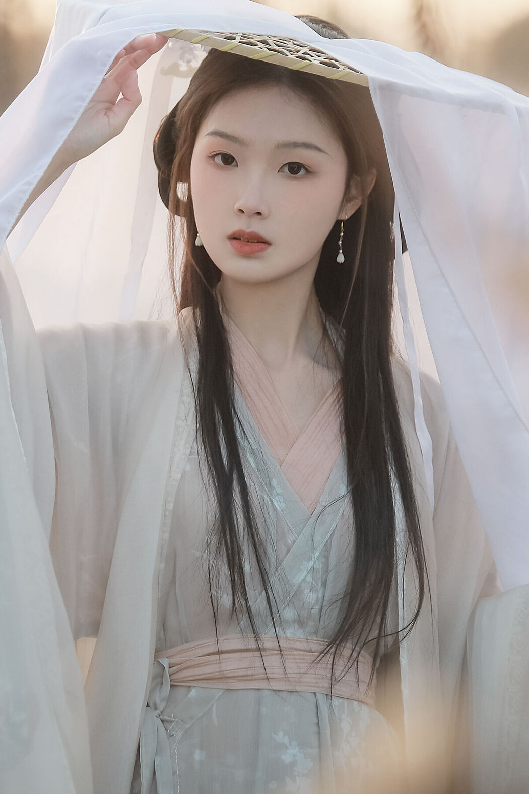 YiTuYu艺图语 Vol.8103 溱溱 (26P) Cover Photo