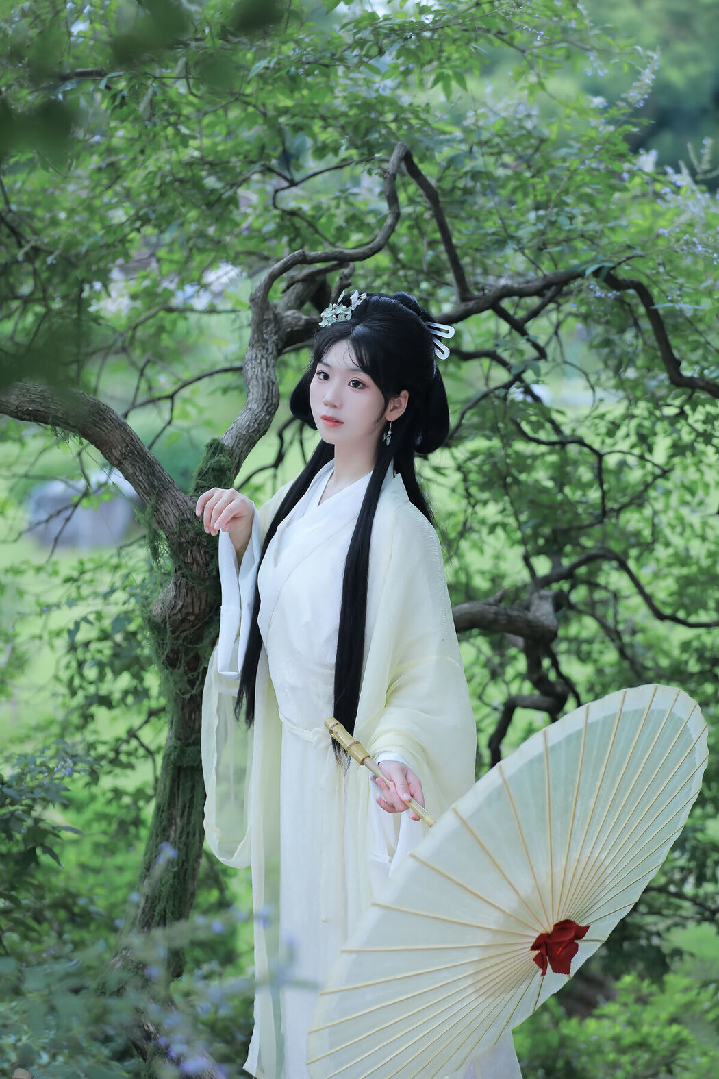 YiTuYu艺图语 Vol.8062 周周Ay (24P)