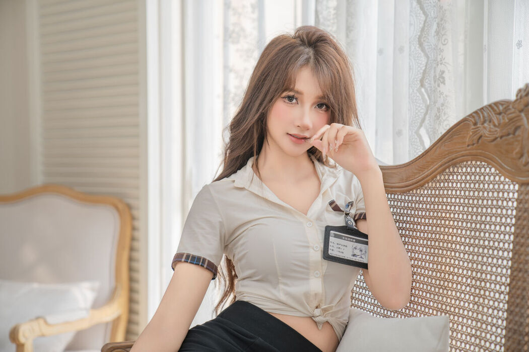 YiTuYu艺图语 Vol.8098 晓文 (32P)