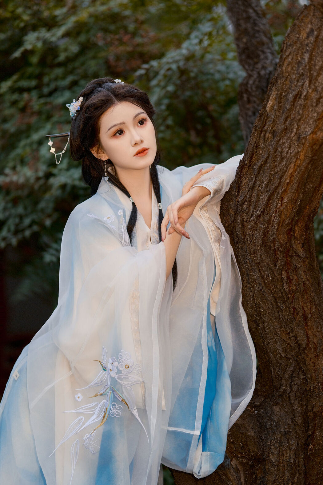 YiTuYu艺图语 Vol.8083 悦璃 (24P)