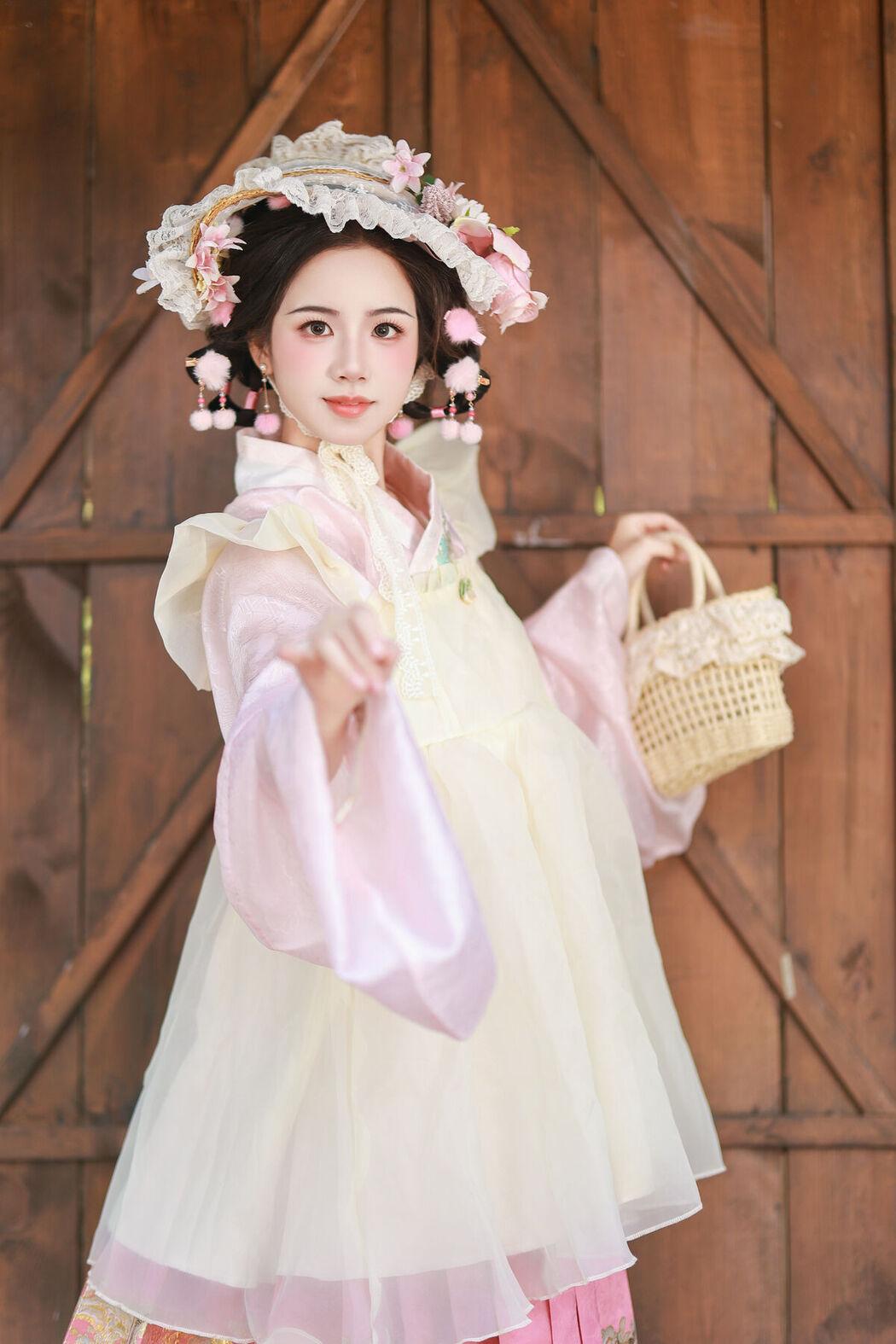 YiTuYu艺图语 Vol.8115 小杜同学 (23P)
