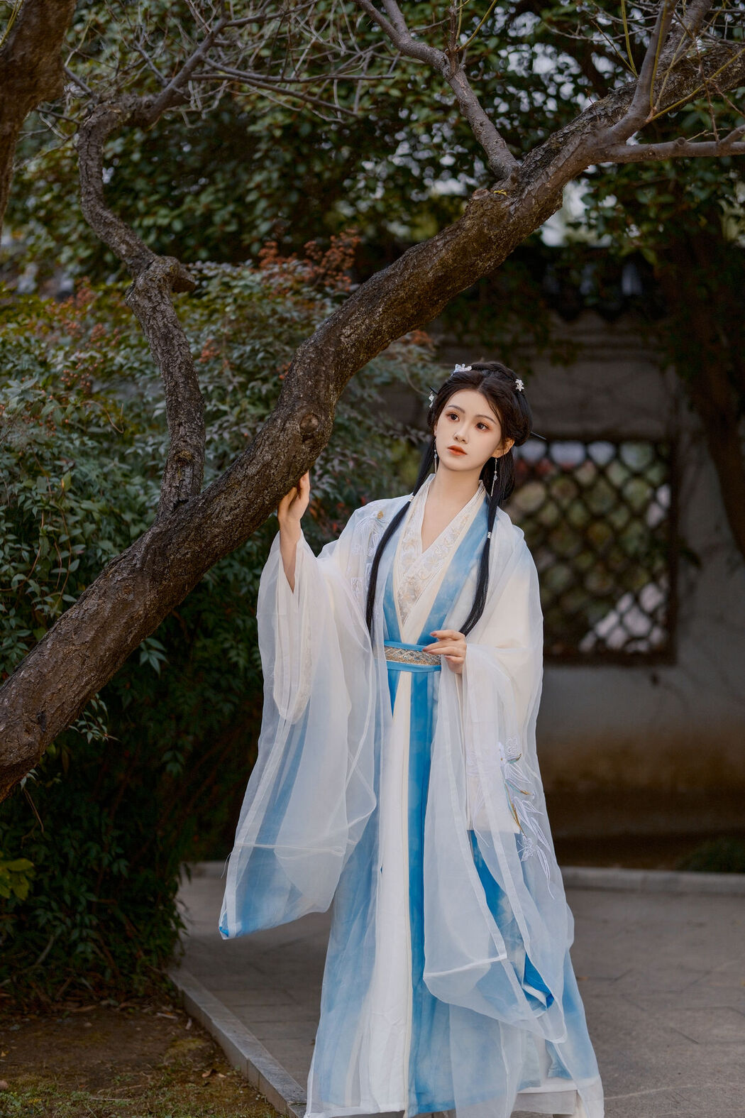 YiTuYu艺图语 Vol.8083 悦璃 (24P)