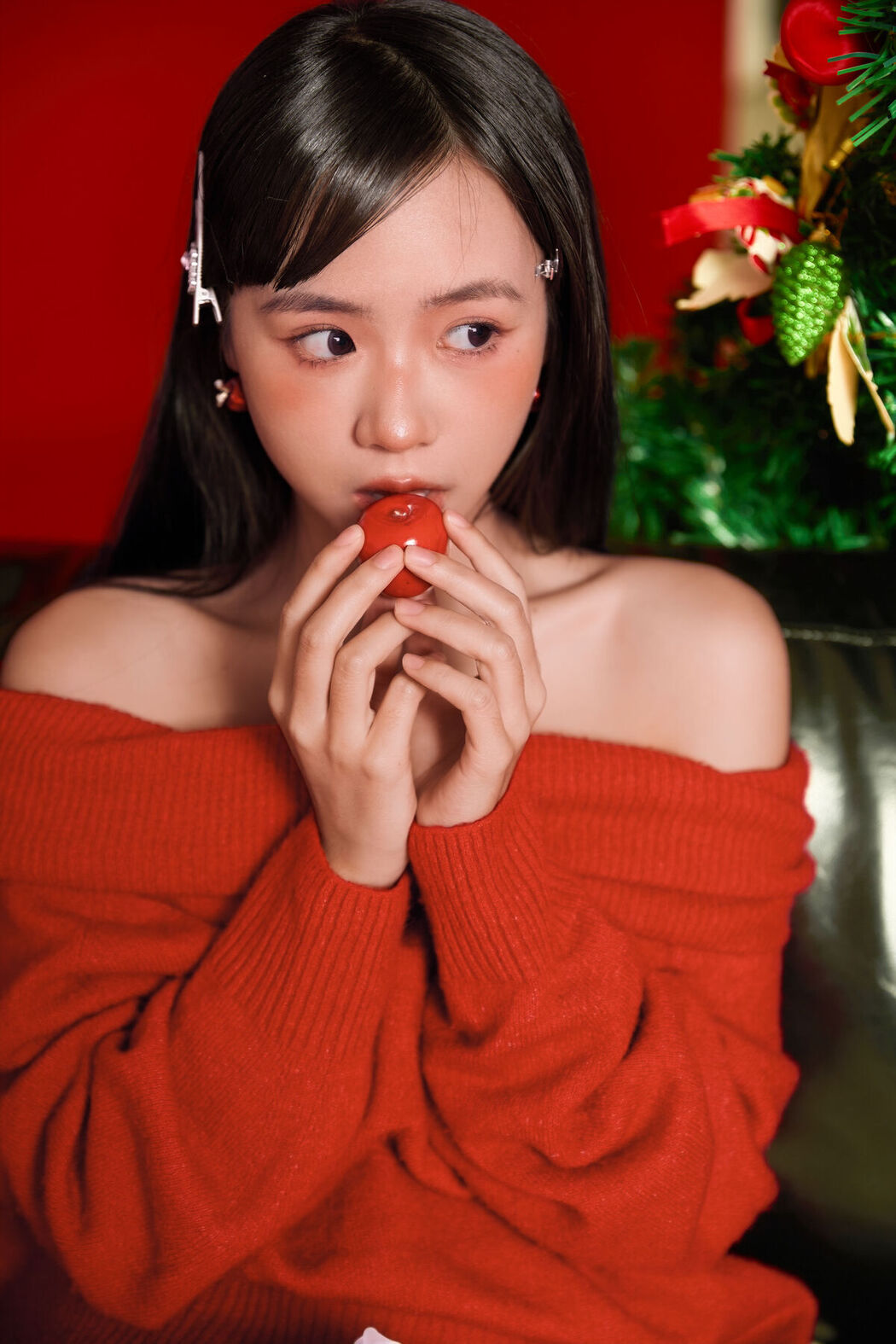 YiTuYu艺图语 Vol.8117 是三金呀 (29P)