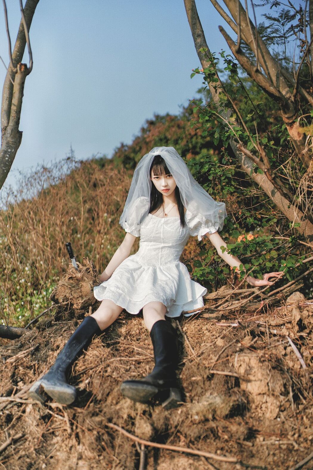 YiTuYu艺图语 Vol.8075 大何 (27P)