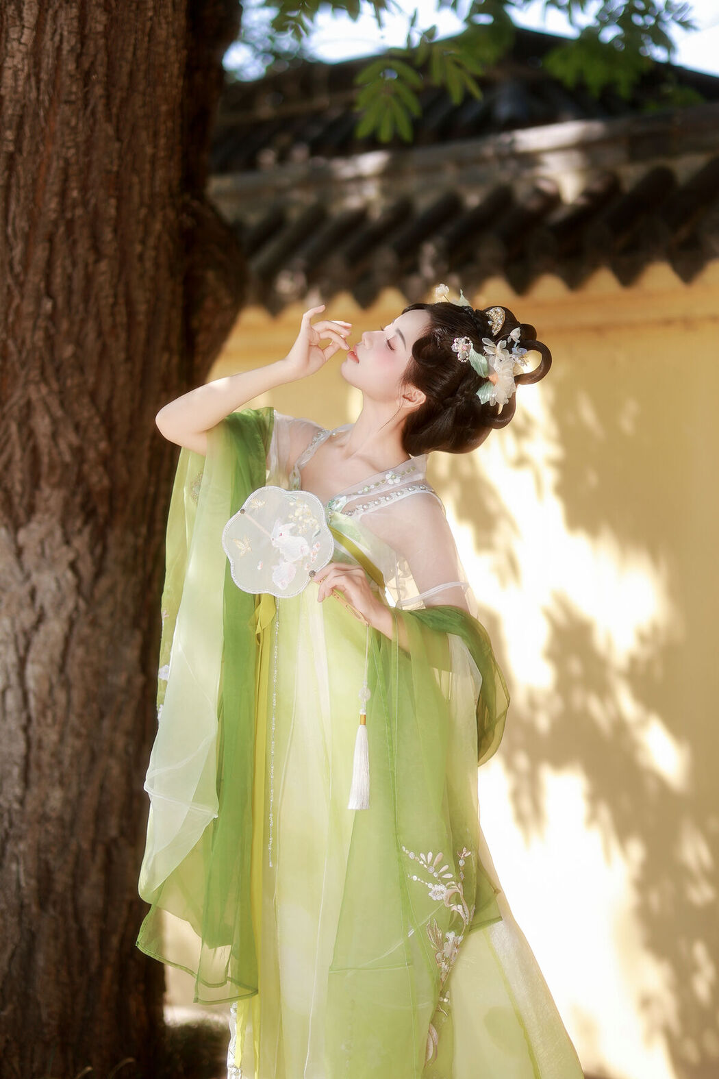 YiTuYu艺图语 Vol.8102 小杜同学 (27P)