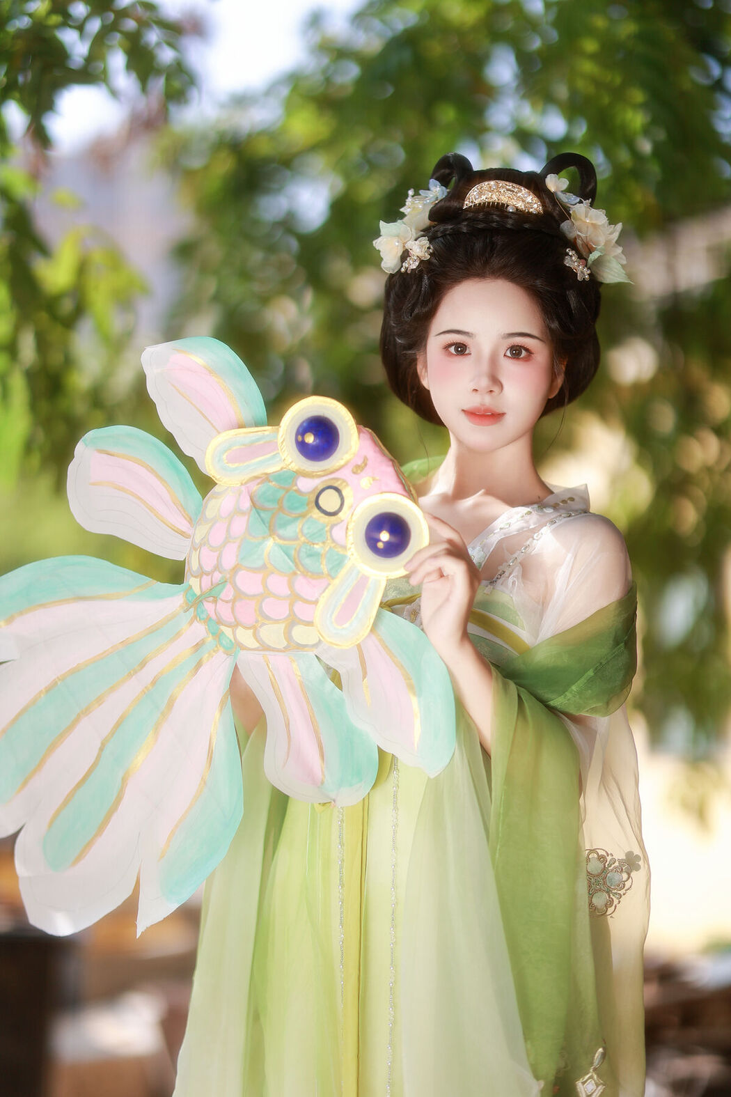 YiTuYu艺图语 Vol.8102 小杜同学 (27P)