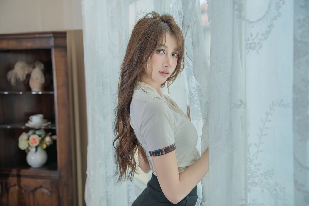 YiTuYu艺图语 Vol.8098 晓文 (32P)