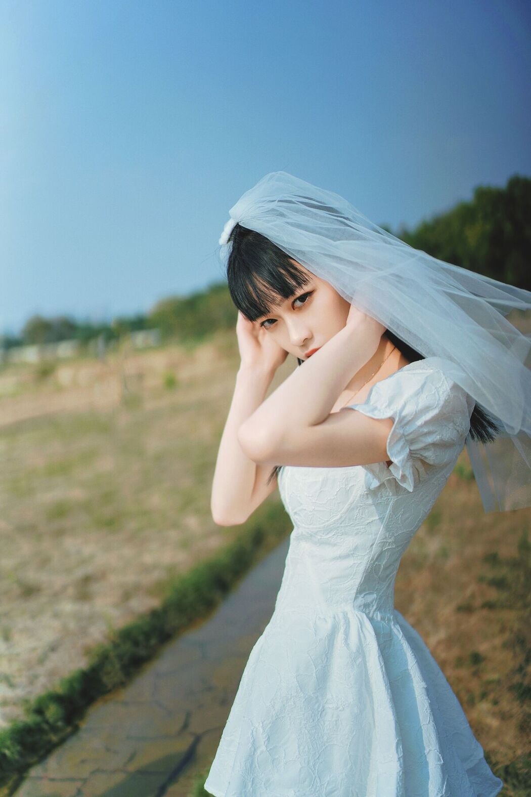 YiTuYu艺图语 Vol.8075 大何 (27P)