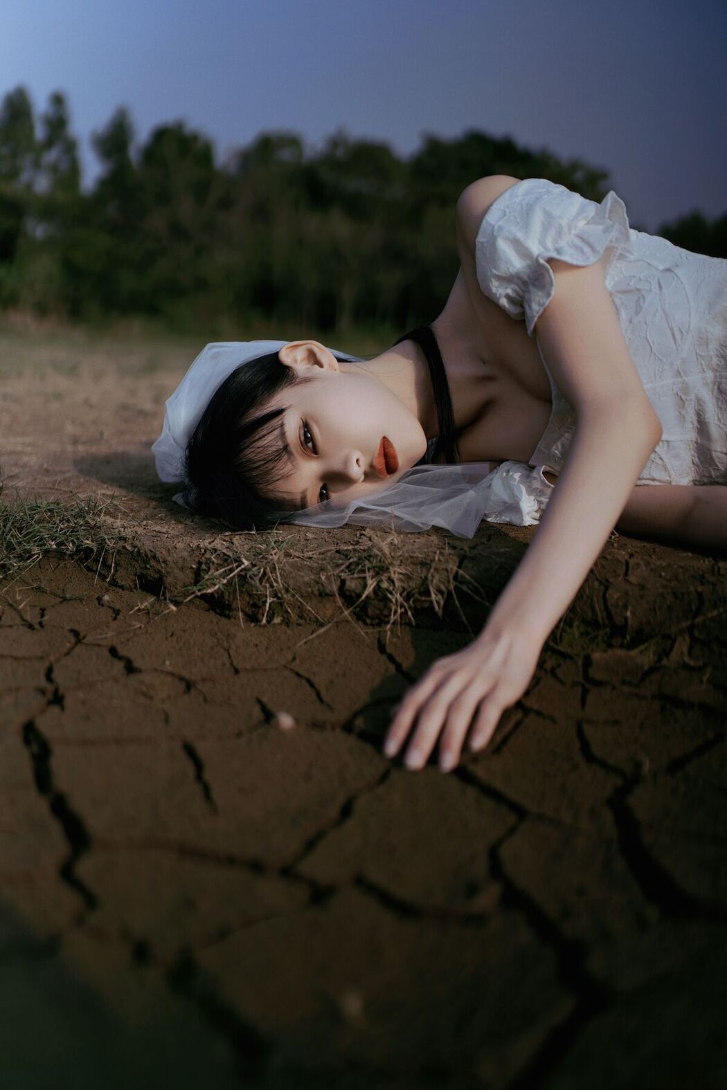YiTuYu艺图语 Vol.8075 大何 (27P)