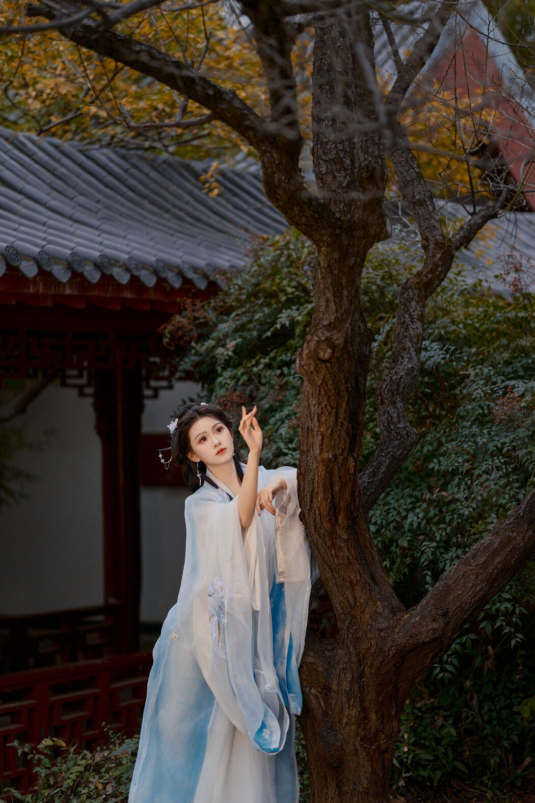 YiTuYu艺图语 Vol.8083 悦璃 (24P)