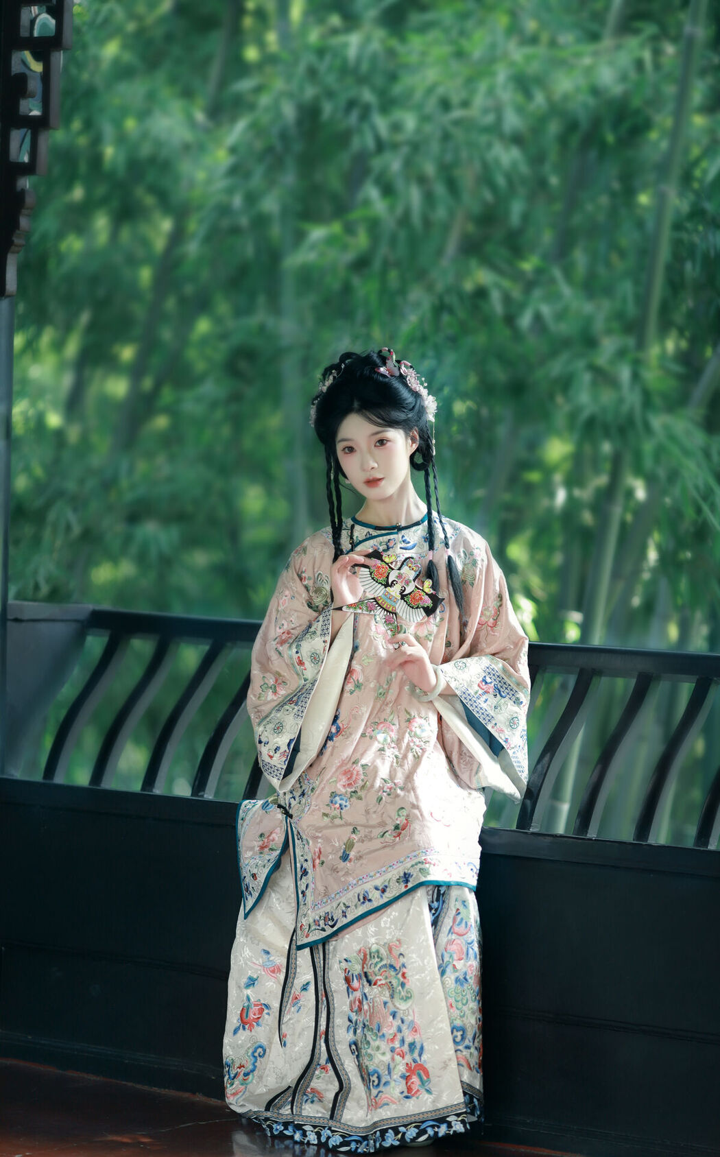 YiTuYu艺图语 Vol.8097 秋子梨 (22P)