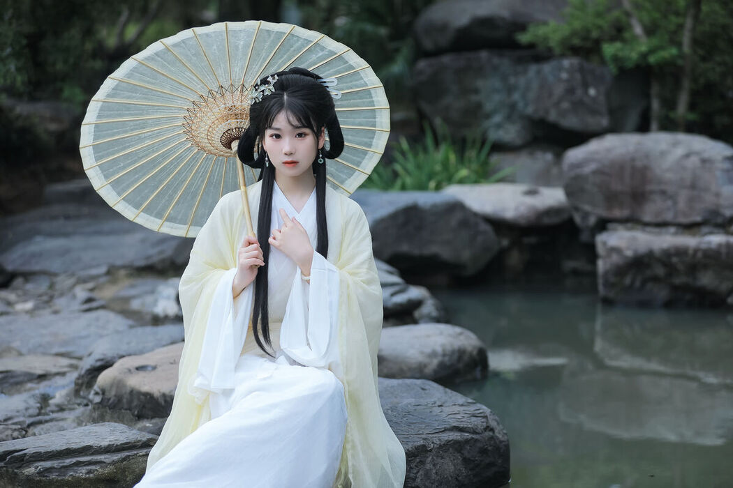 YiTuYu艺图语 Vol.8062 周周Ay (24P)