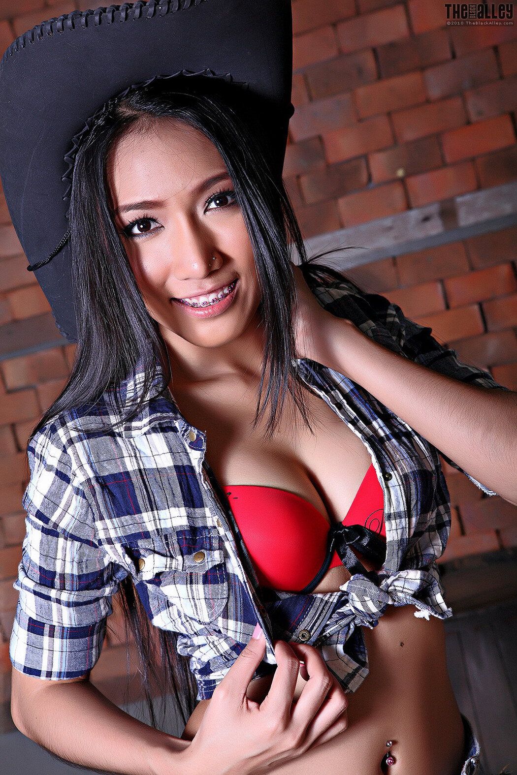 Arianna The Black Alley Photobook Set.10