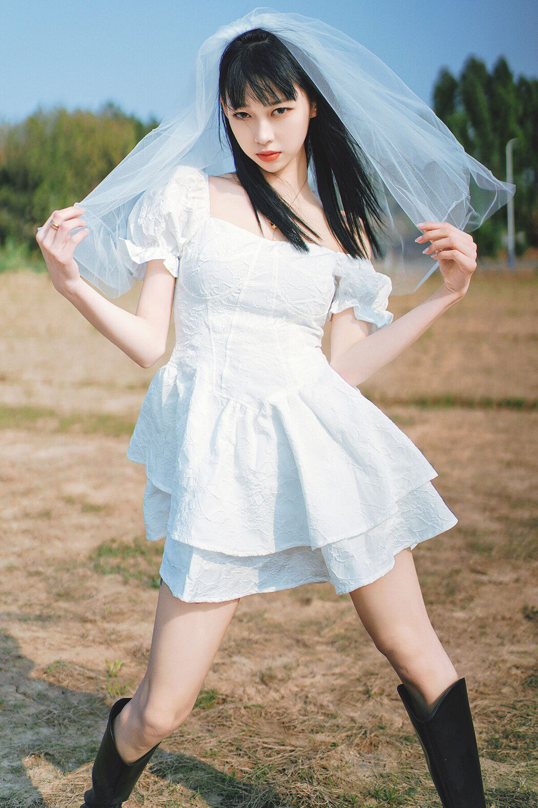 YiTuYu艺图语 Vol.8075 大何 (27P) Cover Photo