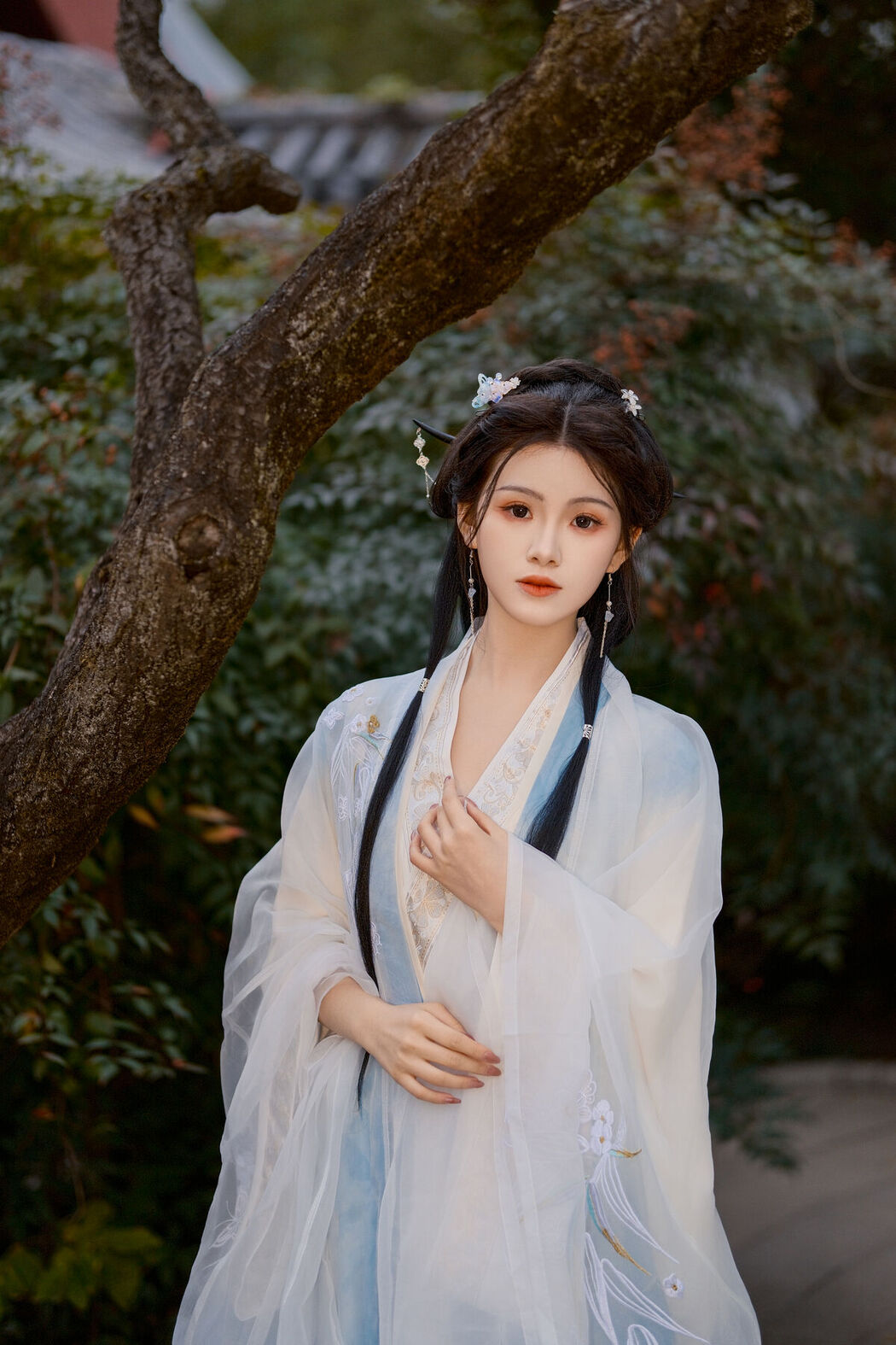 YiTuYu艺图语 Vol.8083 悦璃 (24P)