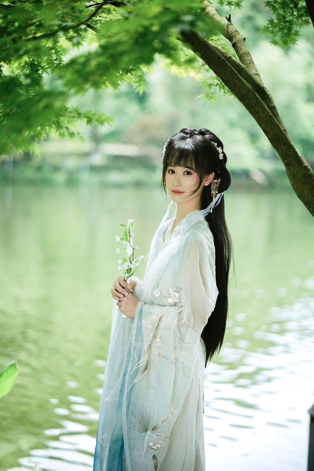 YiTuYu艺图语 Vol.8072 春娇 (23P)