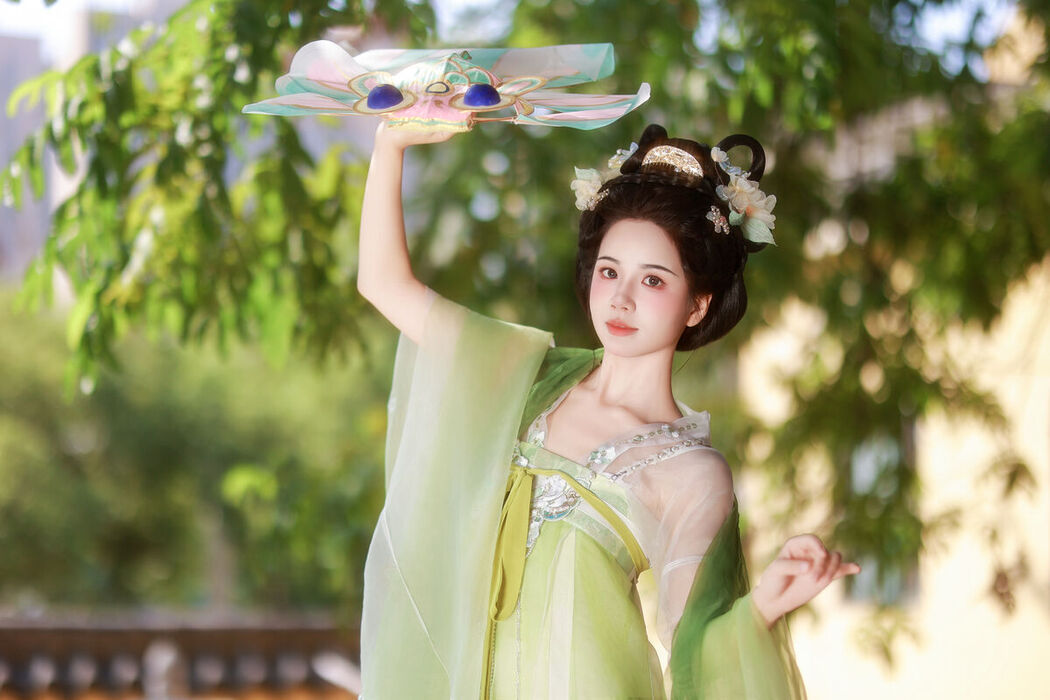 YiTuYu艺图语 Vol.8102 小杜同学 (27P)