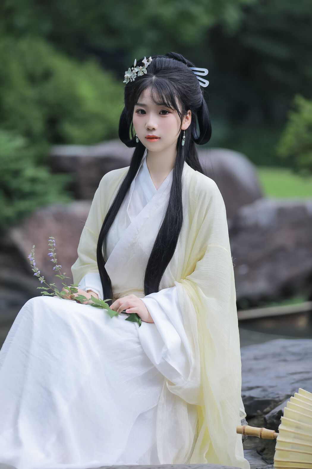 YiTuYu艺图语 Vol.8062 周周Ay (24P)