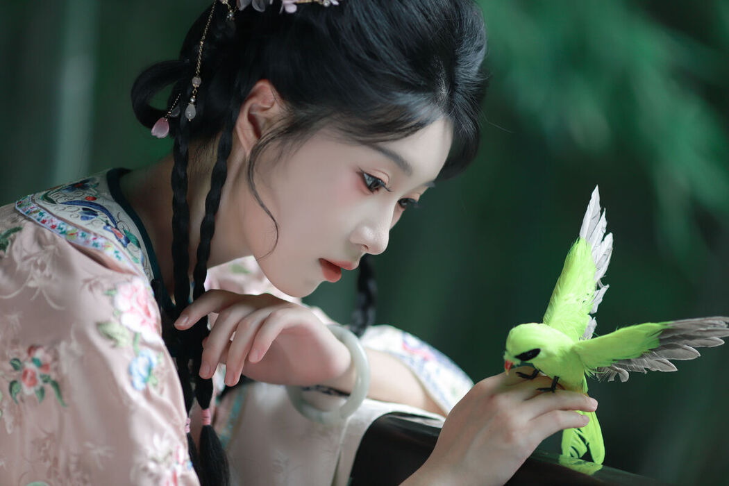 YiTuYu艺图语 Vol.8097 秋子梨 (22P)
