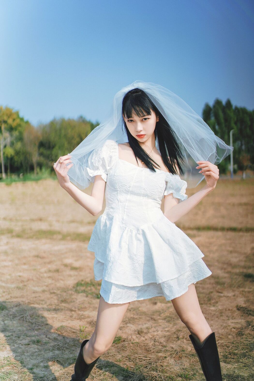 YiTuYu艺图语 Vol.8075 大何 (27P)